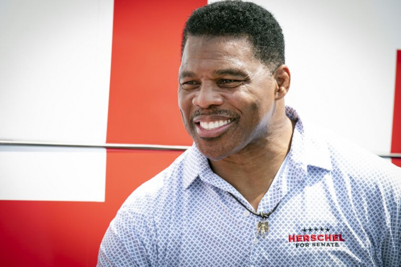   Herschel Walker, republikanischer Kandidat für den Senat in Georgia, kämpft in einer kleinen Stadt in Nordgeorgien.