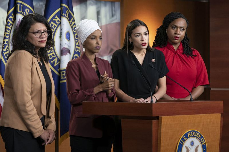 La représentante Rashida Tlaib, D-Mich., (de gauche à droite) La représentante Ilhan Omar, D-Minn., La représentante Alexandria Ocasio-Cortez, D-N.Y., et la représentante Ayanna Pressley, D-Mass.
