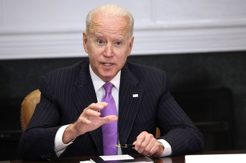 O presidente Biden se reúne com as principais autoridades da Casa Branca