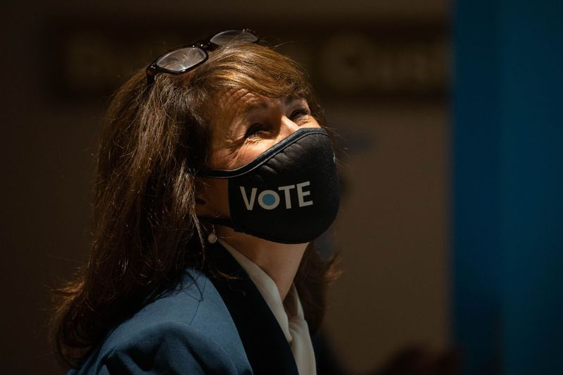 Rep. nováček Marie Newman, D-Ill., hlasování 7. října 2020.