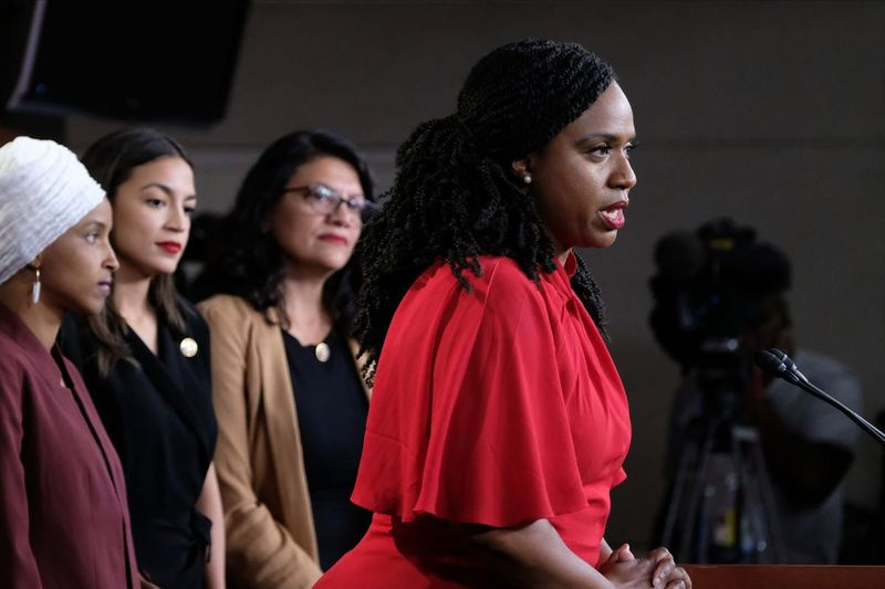 Les femmes du Congrès Ocasio-Cortez, Tlaib, Omar et Pressley tiennent une conférence de presse après que le président Trump les a attaqués sur Twitter