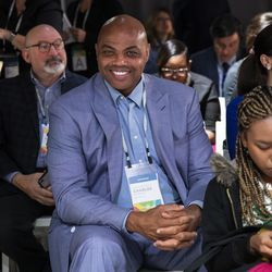 Profesionální basketbalový hráč v důchodu Charles Barkley se účastní summitu Obama Foundation na Illinois Institute of Technology na South Side, úterý 29. října 2019.