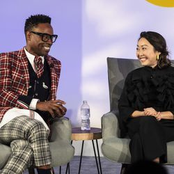Herec Billy Porter a filmařka Lulu Wang hovoří během summitu Obamovy nadace v Illinois Institute of Technology na South Side v úterý odpoledne 29. října 2019.