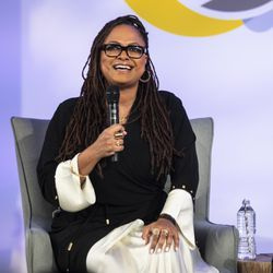 Filmařka Ava DuVernay hovoří během summitu Obama Foundation na Illinois Institute of Technology na South Side, úterý 29. října 2019.