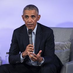 Bývalý prezident Barack Obama hovoří během summitu Obama Foundation na Illinois Institute of Technology na South Side, úterý odpoledne 29. října 2019.
