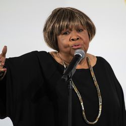 Mavis Staples vystupuje během summitu Obama Foundation v Illinois Institute of Technology na South Side, úterý odpoledne 29. října 2019.