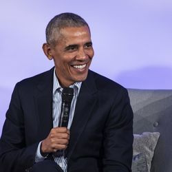 Bývalý prezident Barack Obama promlouvá během summitu Obamovy nadace na Illinois Institute of Technology na South Side v úterý odpoledne 29. října 2019.
