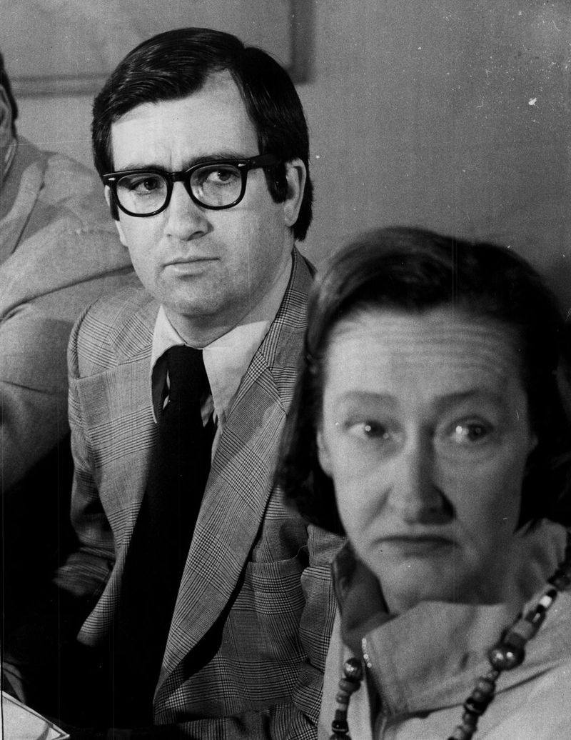 Senator Terry Bruce dari Olney dan Senator Dawn Clark Netsch dari Chicago adalah ahli utama Crazy Eight. Dia benci nama panggilan itu.