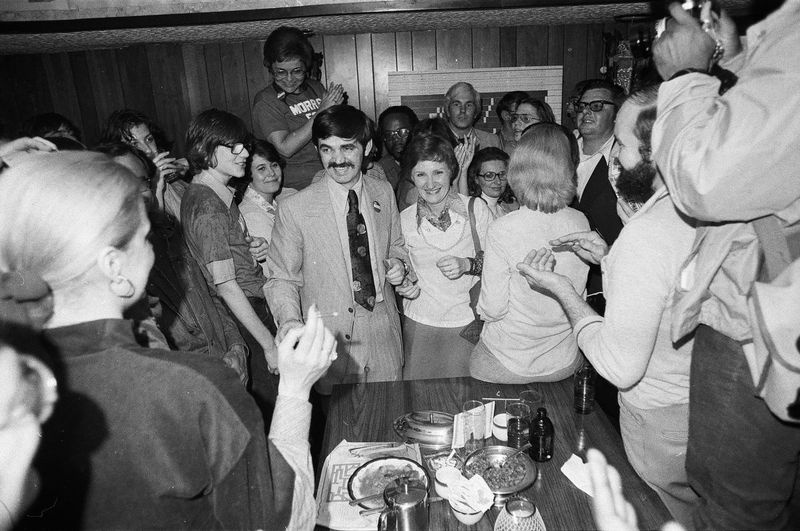 Bekas Senator negeri Bill Morris pada tahun 1977 pada malam beliau dipilih sebagai datuk bandar Waukegan.