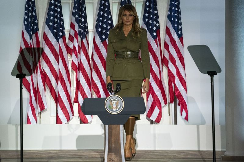 Prvá dáma Melania Trumpová prichádza v utorok z Ružovej záhrady Bieleho domu vystúpiť na republikánskom národnom zhromaždení v roku 2020.