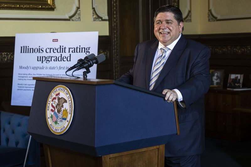 El gobernador JB Pritzker analiza la actualización de Moody