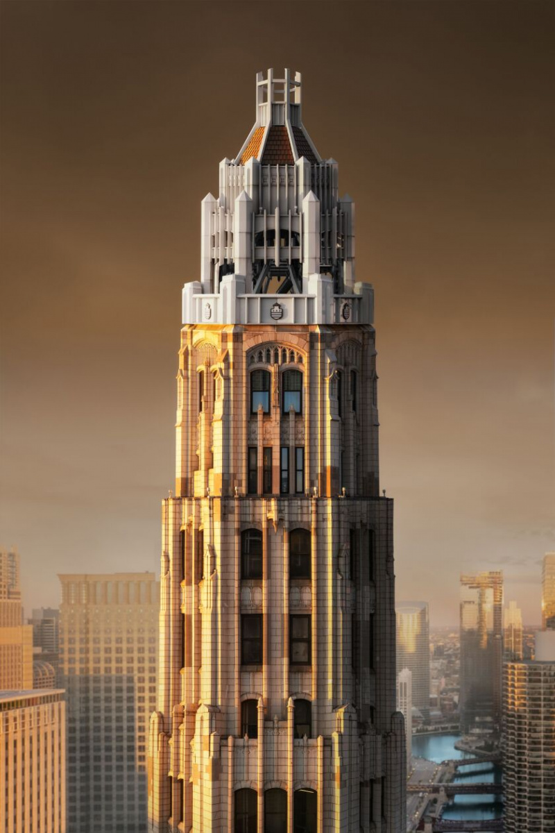   Mather Towers hvide top er der, fordi de originale top fire etager begyndte at smuldre og blev fjernet.