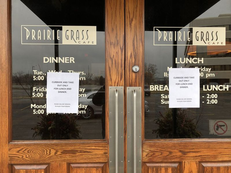 O Prairie Grass Cafe está combinando vinhos com refeições e espera que os clientes comprem pacotes completos para o jantar em casa.