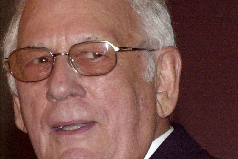 Bekas Rep. Ralph Capparelli negeri, D-Chicago (di atas), mengantongi lebih banyak wang daripada akaun kempennya berbanding orang lain — $583,357 antara 2006 dan 2010 — dalam perampasan wang yang sah yang diluluskan oleh penggubal undang-undang Illinois.
