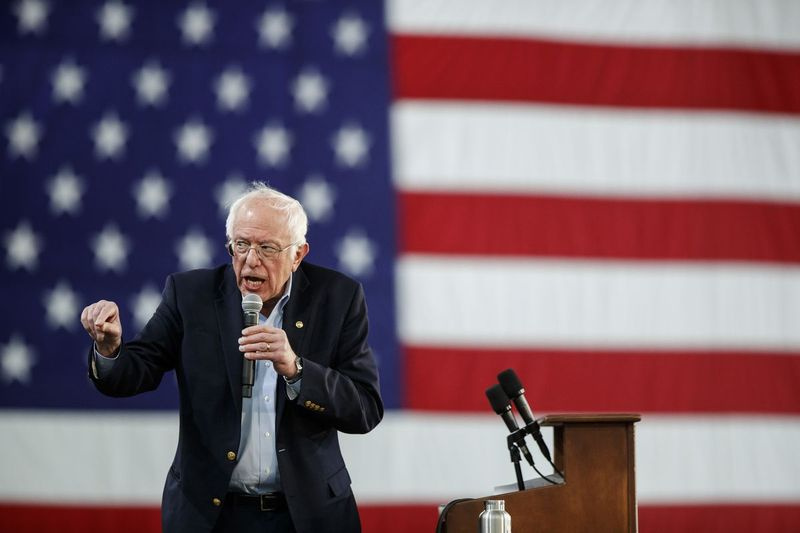 Den demokratiske presidentkandidaten Bernie Sanders deltar i ett kampanjmöte i Springfield, Virginia, den 29 februari.