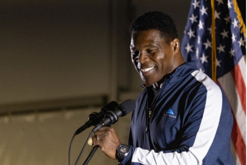   Bývalý kandidát NFL Herschel Walker, nyní kandidát do Senátu USA, čelí 6. prosince druhému kolu voleb proti úřadujícímu Raphaelu Warnockovi v Georgii.