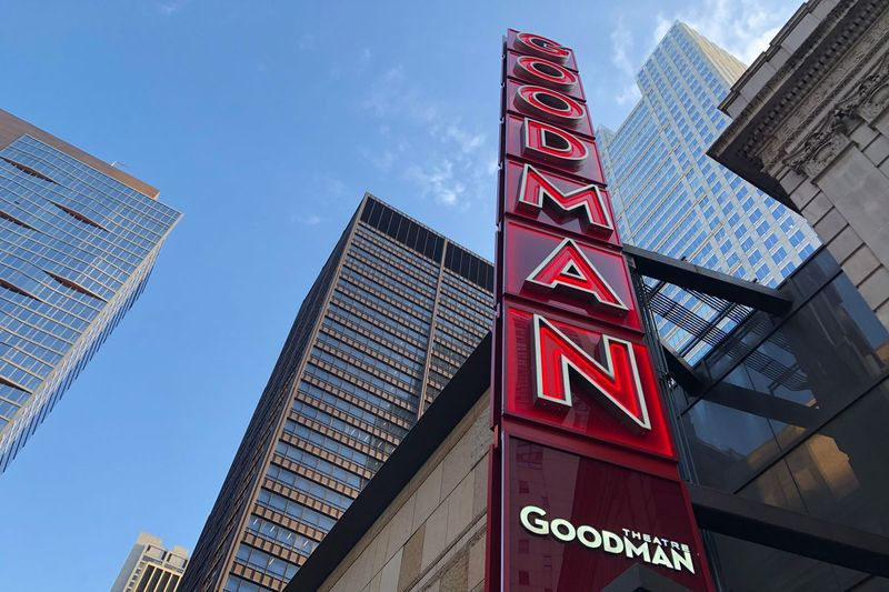Το Goodman Theatre είναι ένας αυξανόμενος συνασπισμός θεάτρων της περιοχής του Σικάγο που εφαρμόζει αυστηρές νέες κατευθυντήριες γραμμές για την ασφάλεια του COVID για το προσωπικό, τα συνεργεία, τους ερμηνευτές και τα μέλη του κοινού του.
