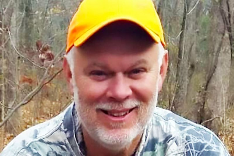 Randy Hellmannas mėgo medžioti, žvejoti ir kovoti už savo kolegas sąjungos narius. Prieš mirdamas nuo COVID-19 kovo mėnesį, jis savo geriausiam draugui pažadėjo remdamasis jo pavyzdžiu sukurti vakcinų kampaniją.