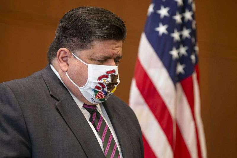 Il governatore J.B. Pritzker in una conferenza stampa sul coronavirus a settembre.