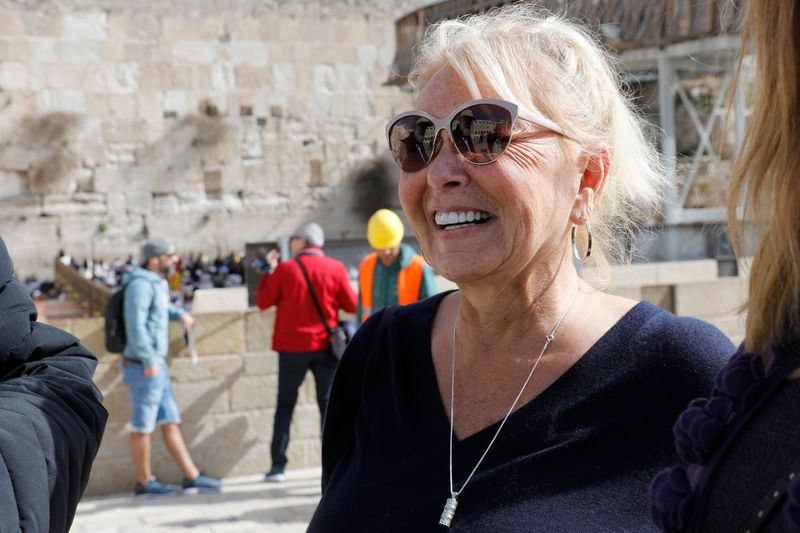Die US-Schauspielerin Roseanne Barr besucht am 27. Januar 2019 während eines einwöchigen Besuchs in Israel die Klagemauer in der Altstadt von Jerusalem. (Foto von MENAHEM KAHANA/AFP)MENAHEM KAHANA/AFP/Getty Images