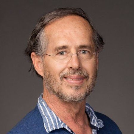 Dr. Wallace Mendelson, bývalý riaditeľ Laboratória pre výskum spánku na Chicagskej univerzite a popredný odborník na spánkové apnoe.
