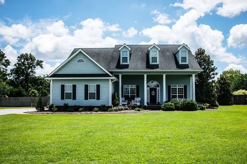 Omkring 2,2 millioner amerikanske boligejere havde indgået overbærenhedsplaner pr. 25. april, ifølge Mortgage Bankers Association. I maj 2020 var mere end fire millioner amerikanske realkreditlån ude af stand.