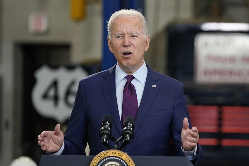 Prezydent Joe Biden, wraz z przewodniczącą Izby Reprezentantów Nancy Pelosi, która robi większość podnoszenia, uczyniła kluczowym priorytetem zezwolenie Medicare na negocjowanie cen leków.