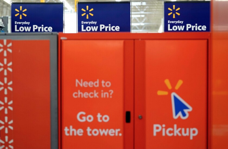   „Walmart Supercenter“ ženklai nukreipia klientus atsiimti užsakymus, kuriuos jie pateikė internetu. Ekspertai teigia, kad išplitus maisto prekių atsiėmimo ir pristatymo paslaugoms, kai kurie klientai mažiau nerimauja dėl savo produkcijos kilmės.