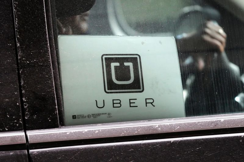 „Uber“ teigia, kad bus važiuojama į abi koronaviruso vakcinos dozes ir iš jų.