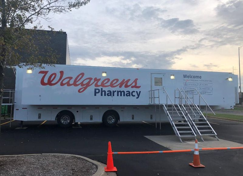 Una clínica móvil de Walgreens, que comenzará a hacer paradas en comunidades desatendidas de Chicago.
