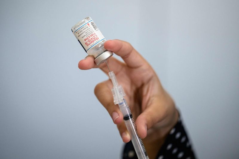 Eine neue Umfrage gibt Aufschluss darüber, warum einige Einwohner von Illinois immer noch zögern, den Impfstoff zu erhalten.