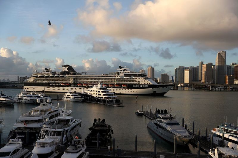 Le navire de croisière Celebrity Infinity, propriété de Royal Caribbean Cruises, vu depuis un drone en mars alors qu