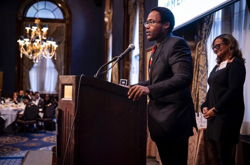 Diontae Norwood, 21, taler på et arrangement holdt av National Mentoring Partnership i fjor i Chicago.