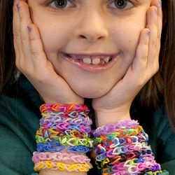 Hayley Orlinsky (7) hat fast 20.000 US-Dollar gesammelt, um persönliche Schutzausrüstung für das Ann and Robert H. Lurie Children