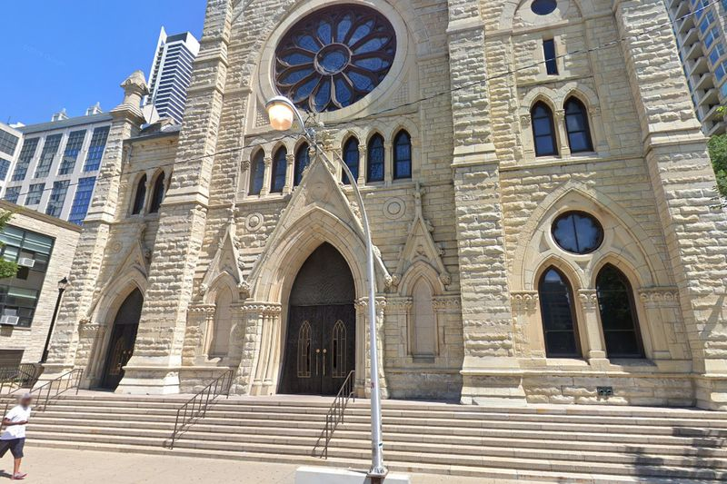 Die Erzdiözese Chicago gab am 14. März 2020 bekannt, dass sie ihre Samstagsgottesdienste von der Holy Name Cathedral, 730 N. Wabash Ave.