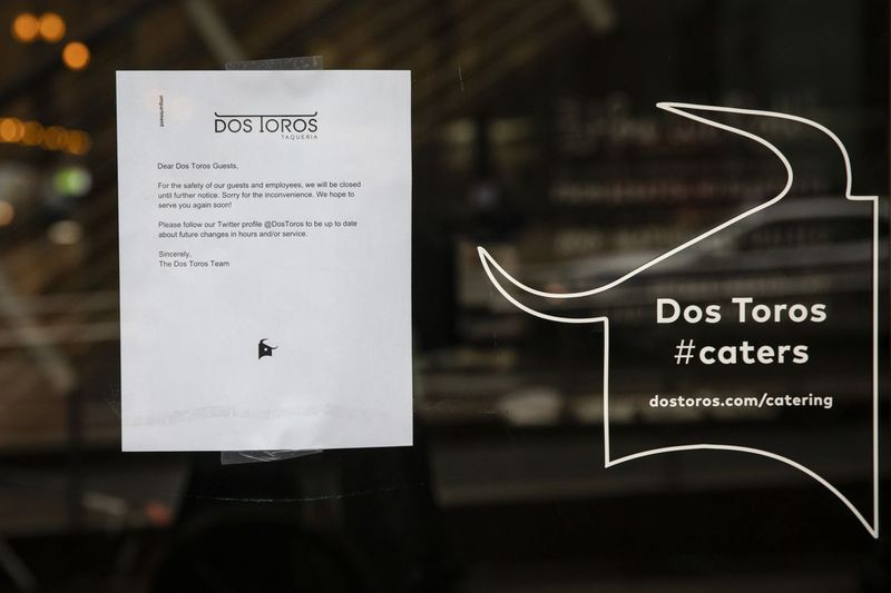 Sildid postitati aadressil Dos Toros Taqueria, 1 N. Dearborn St., esmaspäeva pärastlõunal, 16. märtsil 2020.