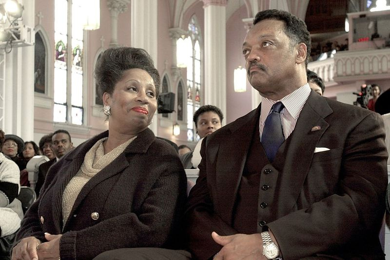Jacqueline Jackson, la moglie del reverendo Jesse Jackson, sta incoraggiando le persone a farsi vaccinare dopo che il suo attacco con il coronavirus l