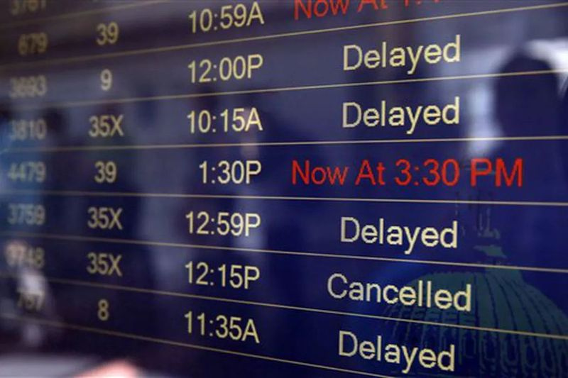 Los vuelos entrantes en el aeropuerto Midway se retrasan unos 30 minutos el 17 de marzo de 2020, después de que la torre de control de tráfico aéreo se cerró temporalmente debido a que varios empleados dieron positivo por el coronavirus, dijo la FAA.