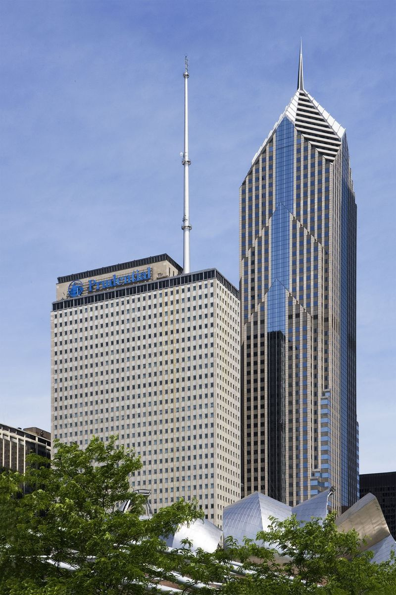 Den Mietern in beiden Türmen am Prudential Plaza wurde mitgeteilt, dass eine Person, die dort arbeitet, positiv auf das Coronavirus getestet wurde.