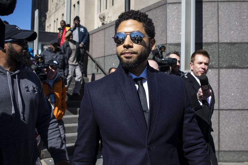 Ο ηθοποιός Jussie Smollett εγκαταλείπει το ποινικό δικαστήριο του Leighton αφού οι εισαγγελείς απέσυραν όλες τις κατηγορίες εναντίον του.