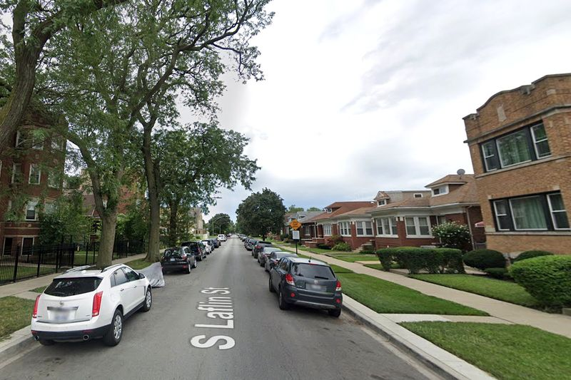 Două femei au fost înjunghiate, una mortal, pe 7 iulie 2020, în blocul 7700 din South Laflin Street.