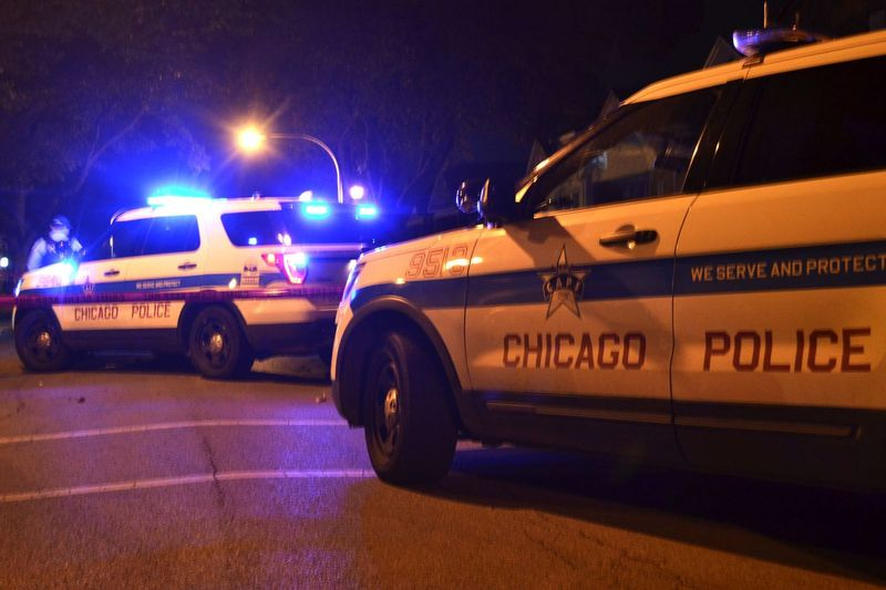 Polisen utreder ett mord omkring klockan 01.30 onsdagen den 3 oktober 2018 i kvarteret 9100 på South Ellis Ave i Chicago. | Justin Jackson/ Sun-Times