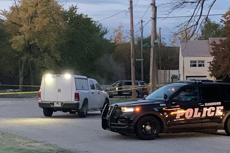 Platsen för polisens skjutning tidigt på torsdagen nära Orchard Drive och Rhode Island Avenue i Hammond, Indiana.