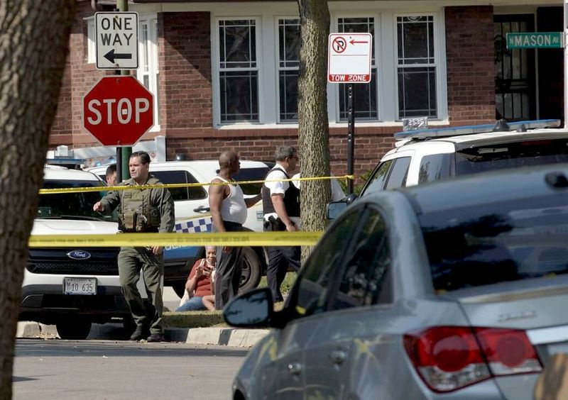 La policía de Chicago responde al tiroteo del 1 de octubre en la cuadra 1200 de North Mason.