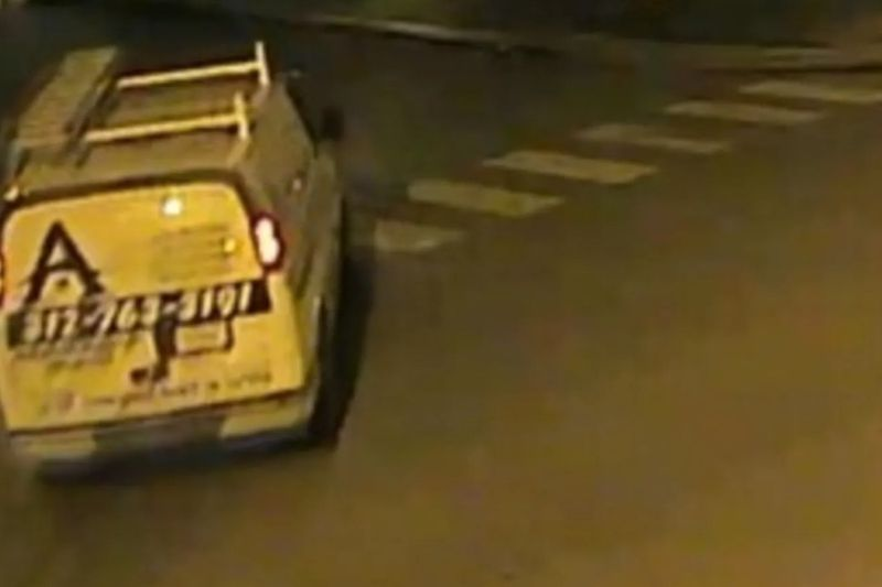 Et bilde utgitt av politiet viser den hvite varebilen som traff Francisco Cruz dødelig 17. august 2016, i nabolaget West Garfield Park.
