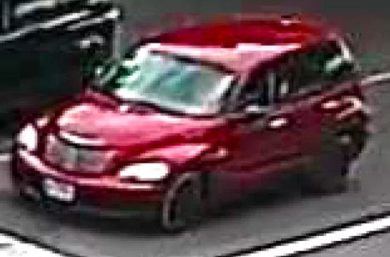 Et bilde fra overvåkingskameraer utgitt av Chicago-politiet av en Chrysler PT Cruiser som traff 39 år gamle Mister Lucky-Tyrone Pearson dødelig 26. juli 2019 i Back of the Yards.