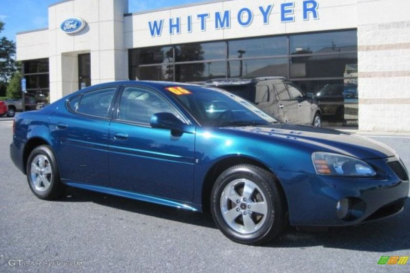 De politie zegt dat een Pontiac Grand Prix zoals deze op 20 juni 2021 in Austin is gevlucht voor een crash.