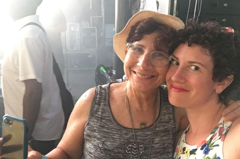 Linda Mensch, nuotraukoje su dukra Jessica Heyman, žuvo per avariją 2021 m. rugpjūčio 26 d. prie Garfield Parko konservatorijos.