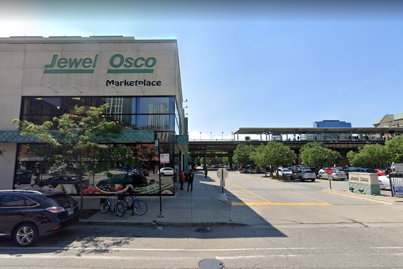 Bărbat furat cu mașina la South Loop Jewel-Osco