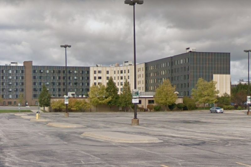 Poliser bevittnade en skjutning den 10 mars vid parkeringsplats L vid Northeastern Illinois University.